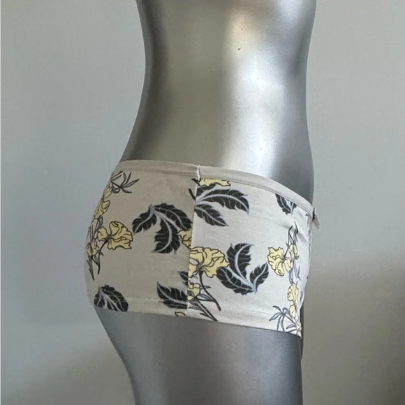 FREE 🆕🐝Low Rise Boyshorts Panties - Picture 2 of 14